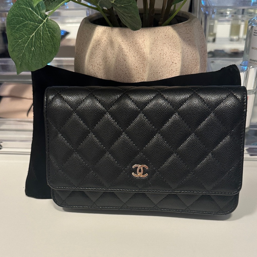 CHANEL Black Quilted wallet on chain